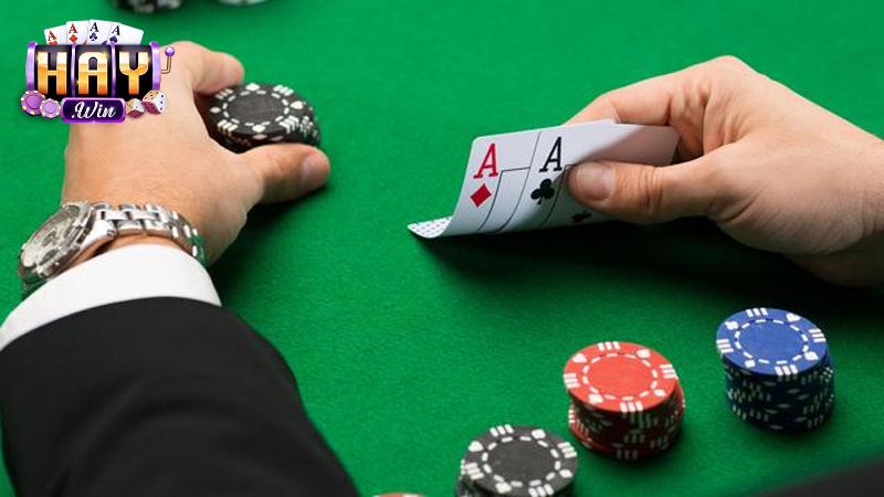 Giao diện hiển thị các lựa chọn và trạng thái của người chơi trong từng vòng